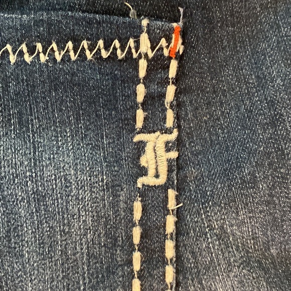 Fragile Cropped Jeggings - Picture 8 of 8